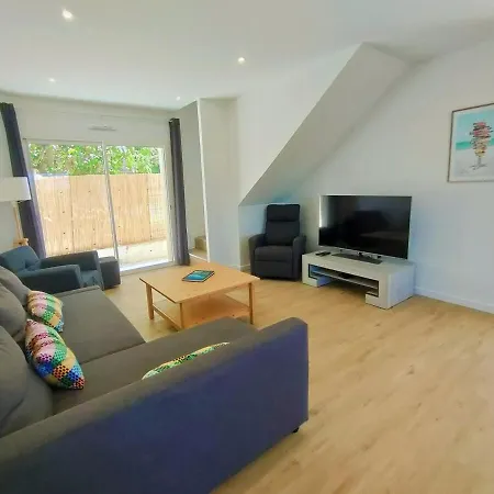 빌라 Moderne Avec Piscine Chauffee Et 5 *