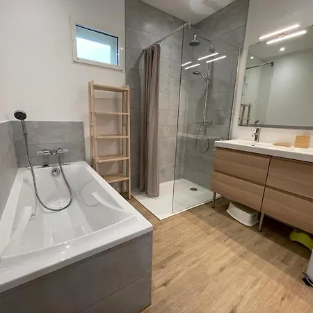 Moderne Avec Piscine Chauffee Et 5 빌라