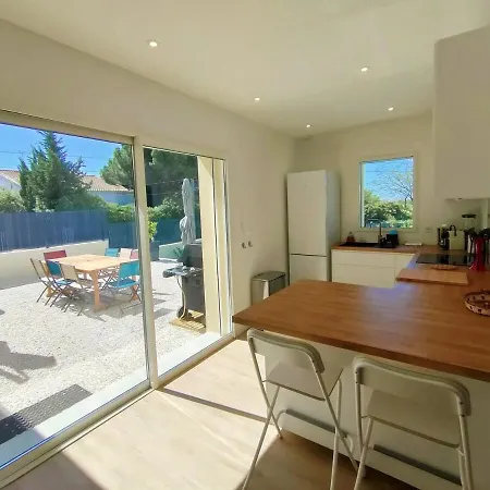 Moderne Avec Piscine Chauffee Et 5 Марсейан
