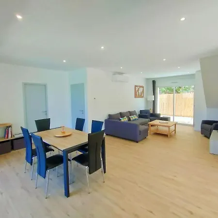 Moderne Avec Piscine Chauffee Et 5 Вилла Марсейан
