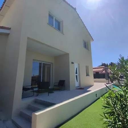 Moderne Avec Piscine Chauffee Et 5 * Марсейан